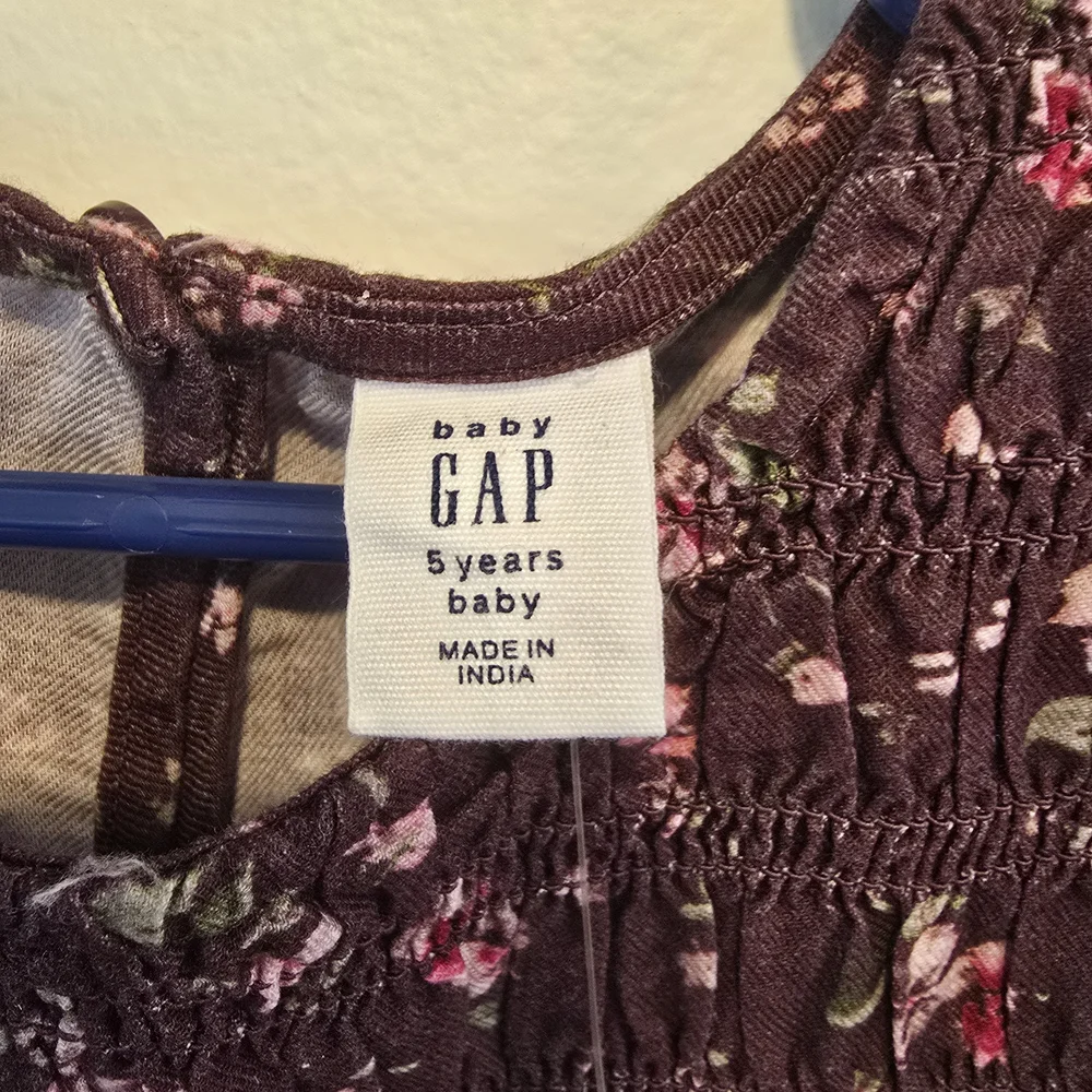 Gap long sleeve Floral smocked dress in a size 5.  New with tags.